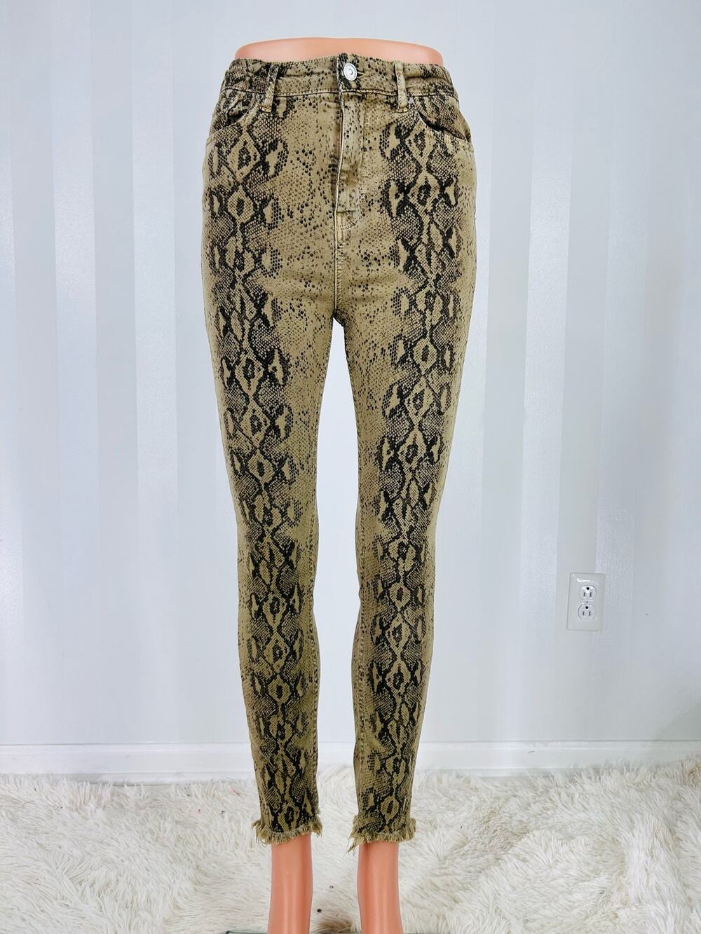 ZARA Women’s Snakeskin Print Skinny Ankle Jeans Raw Frayed Hem Sz 4 Y2K